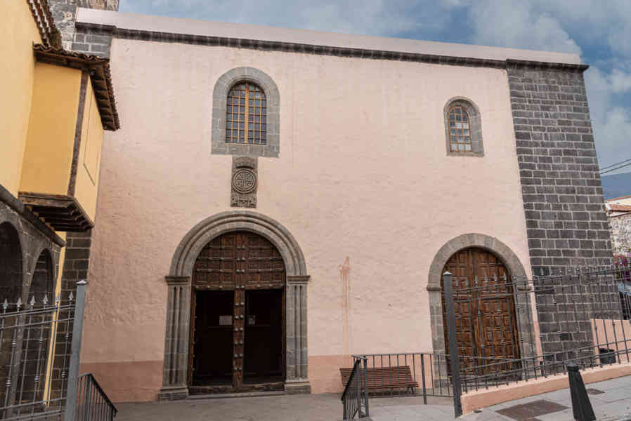 Tenerife 157 - La Orotava - iglesia de Santo Domingo.jpg